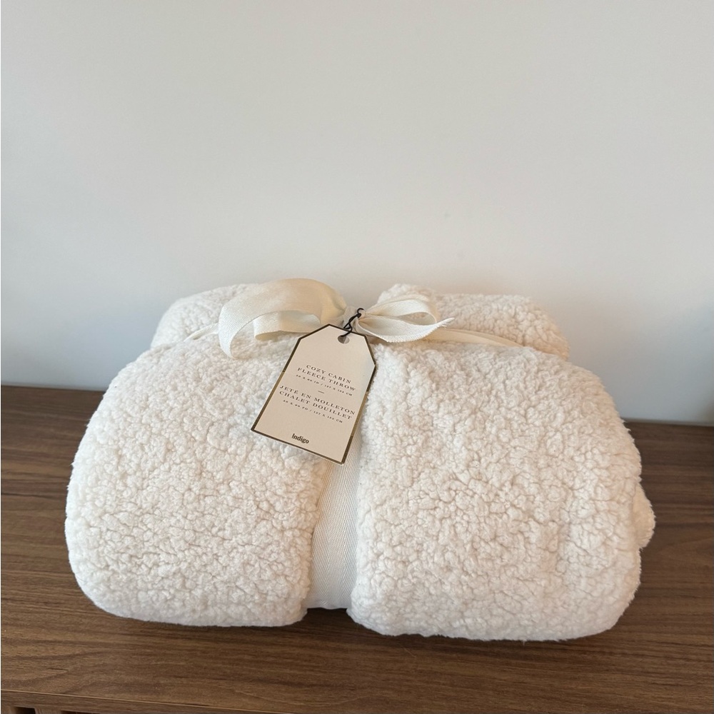 Indigo Soft Cream Sherpa Throw